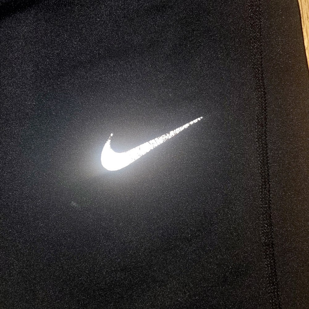 Nike Black Sports Bra and Leggings Set - Picture 2 of 13